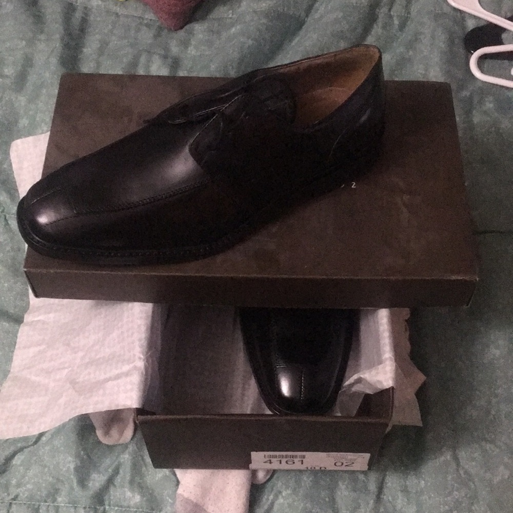 Dress shoes